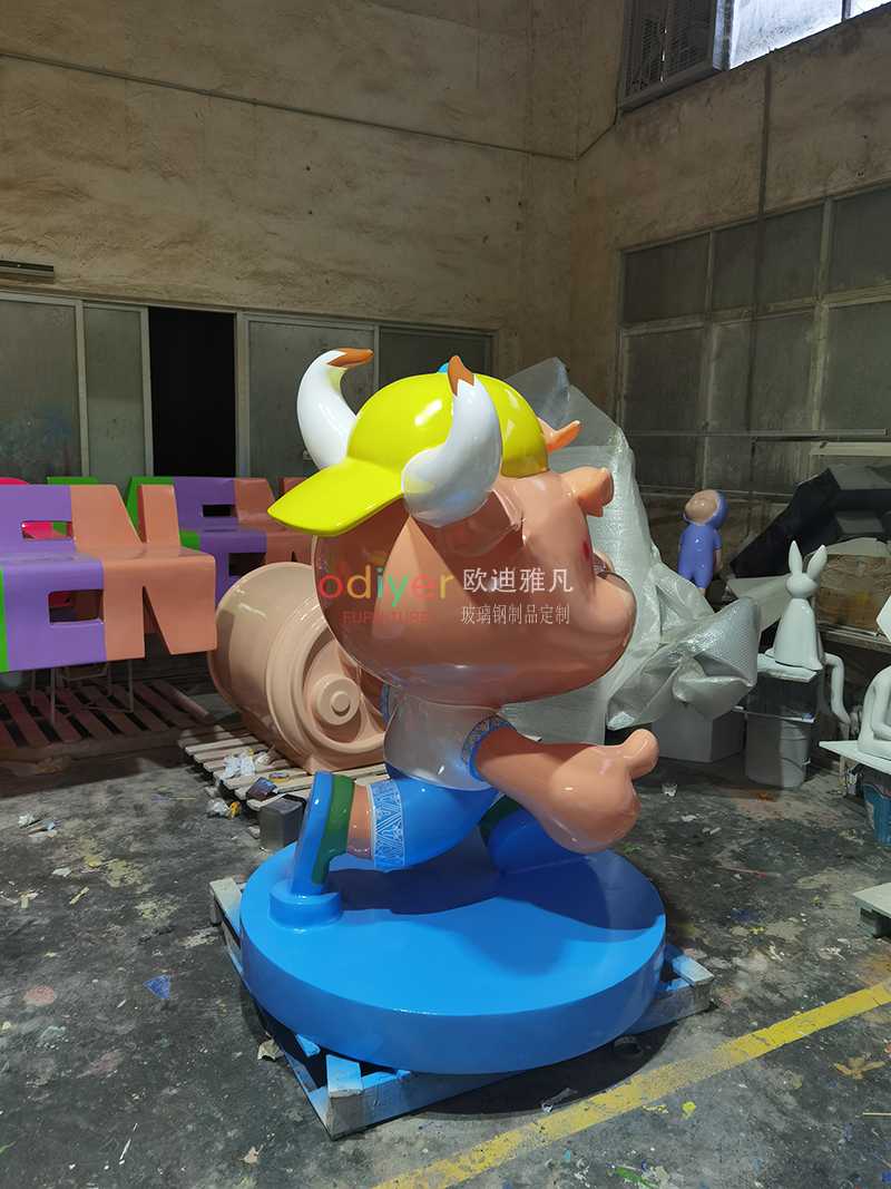 玻璃鋼牛雕塑卡通公仔美陳擺件 玻璃鋼牛雕塑卡通公仔美陳擺件