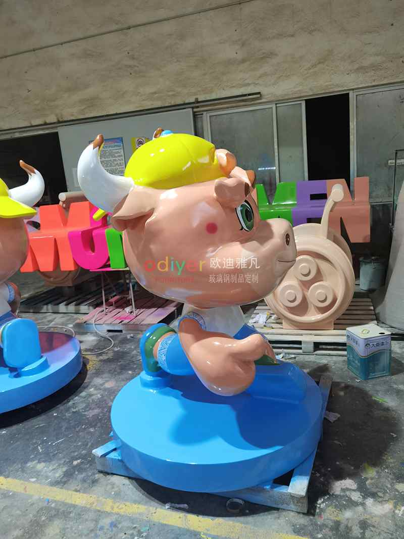 玻璃鋼牛雕塑卡通公仔美陳擺件 玻璃鋼牛雕塑卡通公仔美陳擺件