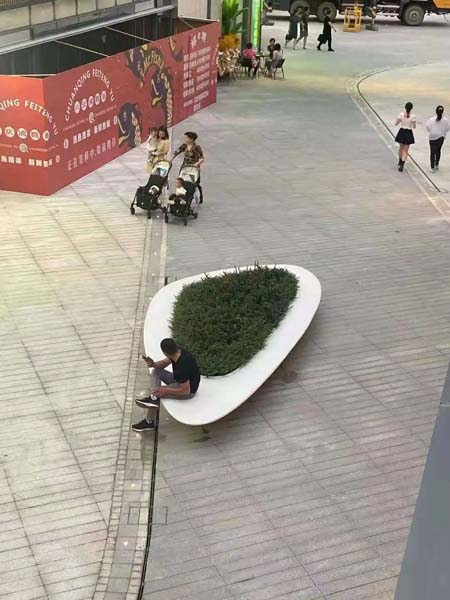 戶外公園廣場(chǎng)適合擺放什么樣的玻璃鋼樹(shù)池坐凳? 戶外公園廣場(chǎng)適合擺放什么樣的玻璃鋼樹(shù)池坐凳?