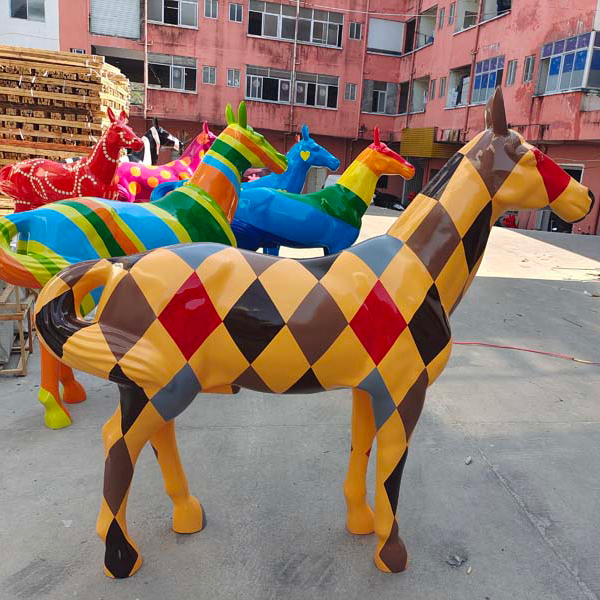 彩繪馬玻璃鋼雕塑動(dòng)物景觀雕塑 彩繪馬玻璃鋼雕塑動(dòng)物景觀雕塑